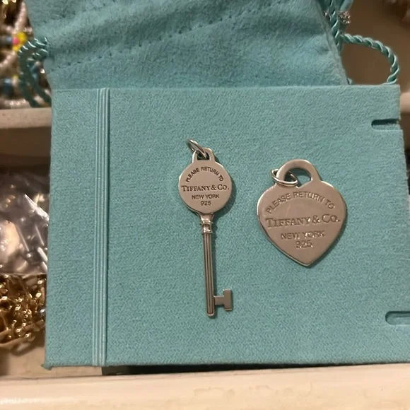 ✨💎✨Tiffany & Co. Return to Tiffany Circle Key Charm ✨💎✨ - Picture 5 of 6